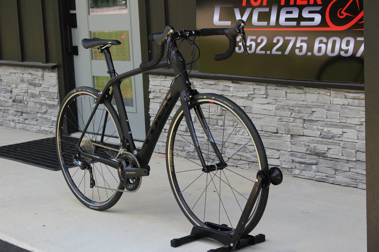 2017 Trek Domane SLR 6 - 16 lbs - Nearly New