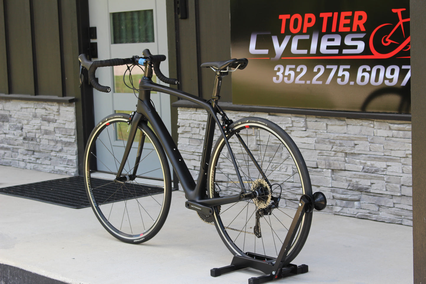 2017 Trek Domane SLR 6 - 16 lbs - Nearly New