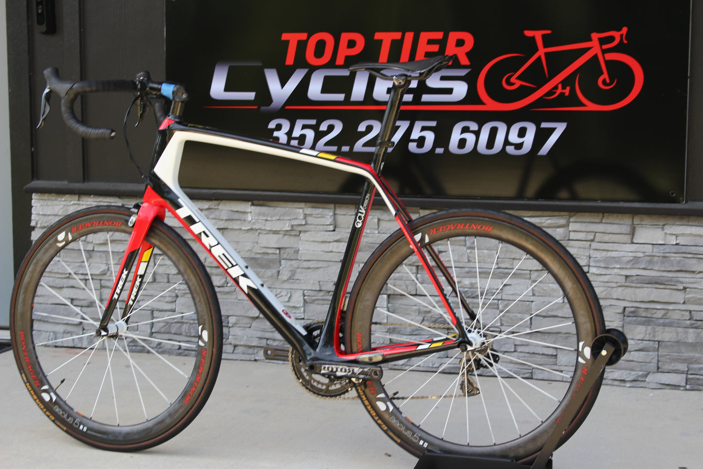 2013 Trek Madone 7.9- Di2- 15lbs- Race Wheels
