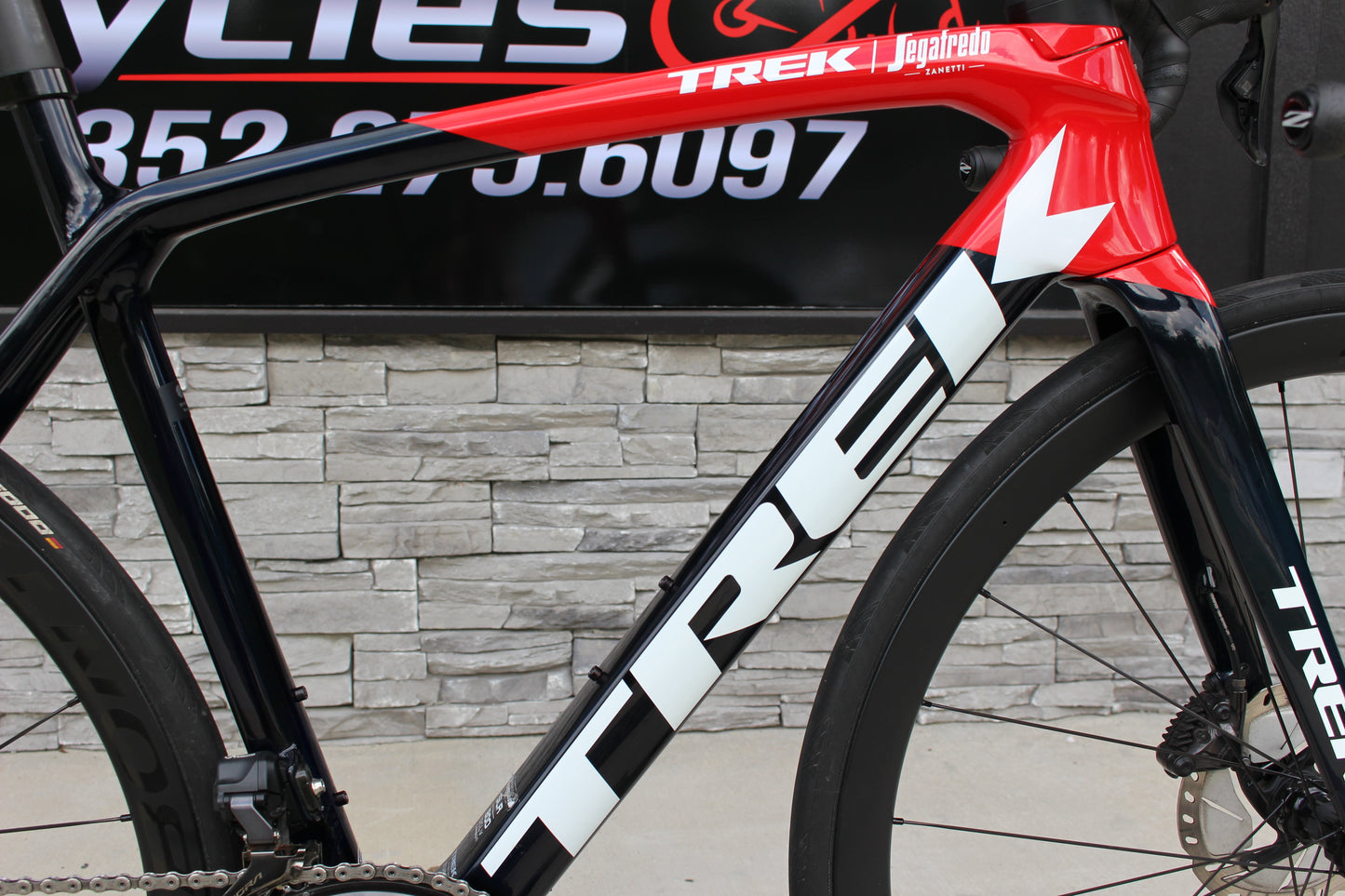 2022 Trek Emonda SLR 7 Disc- Di2 - 15lbs