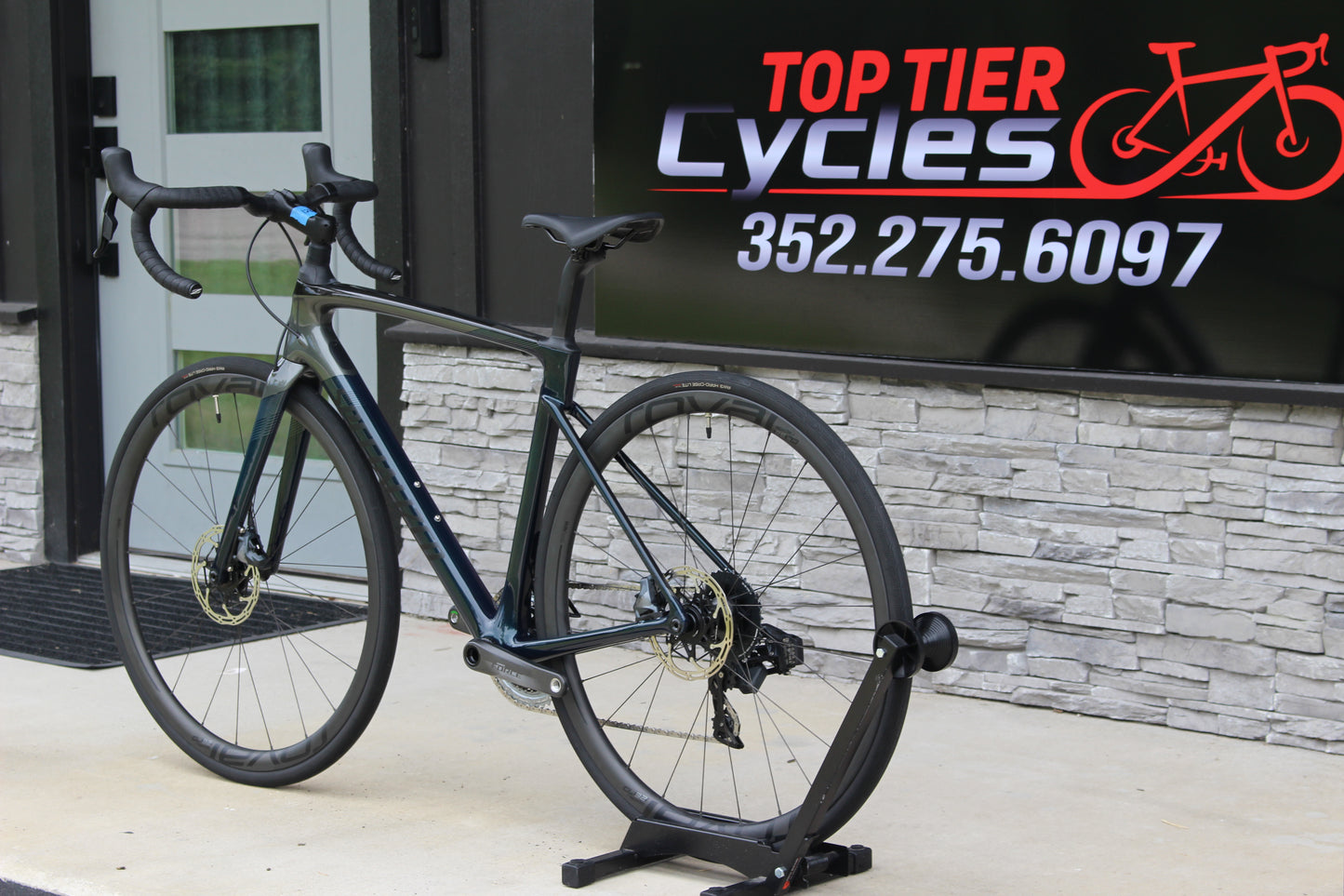 2020 Specialized Roubaix Pro- Force AXS- Disc- 17lbs