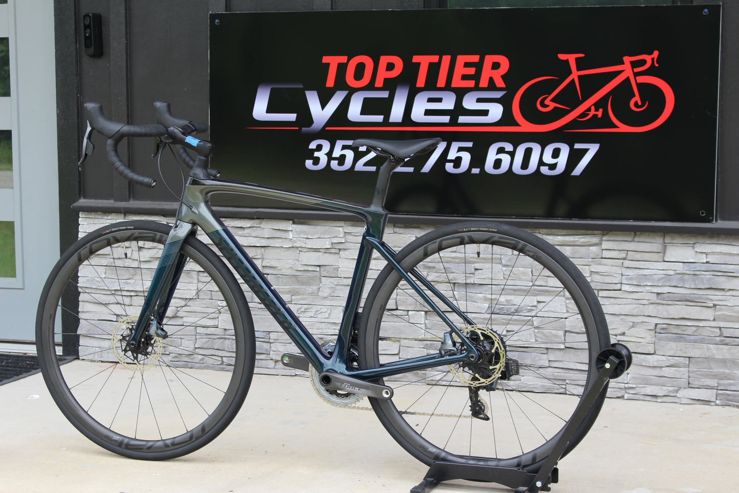 2020 Specialized Roubaix Pro- Force AXS- Disc- 17lbs
