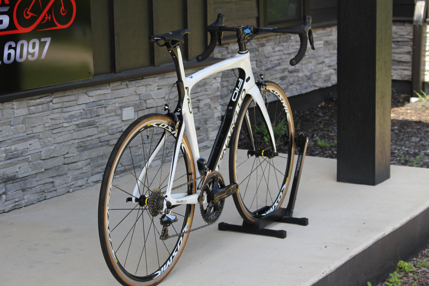 2018 Pinarello F10- DuraAce Di2- Mavic Wheels