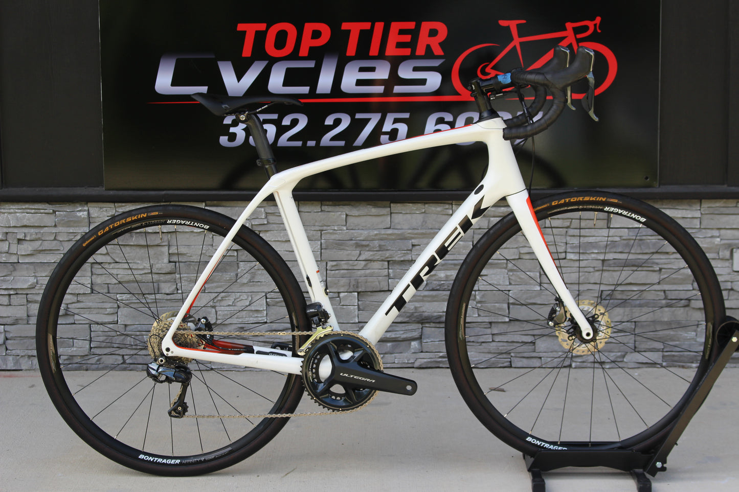 2017 Trek Domane SLR 7 Disc-18lbs- Ultegra Di2