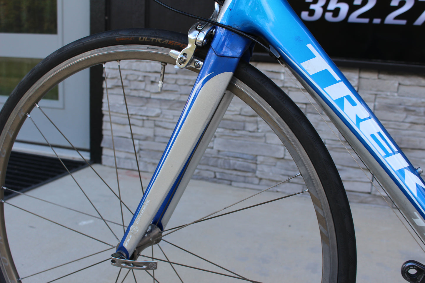 2009 Trek Madone 5.2 - Full Carbon Roadie - 16lbs