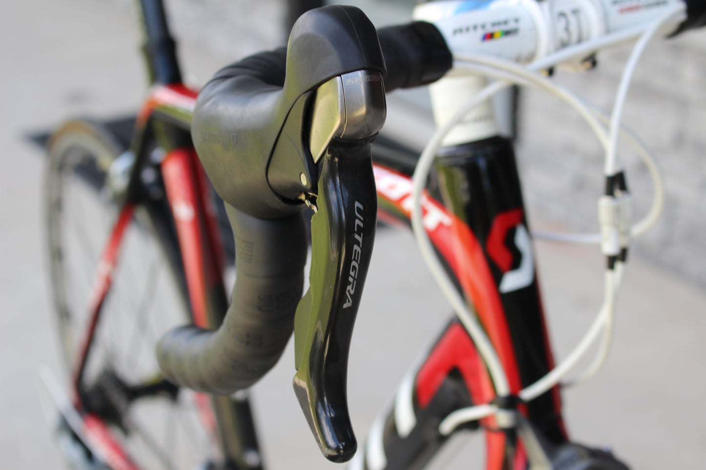 2011 Scott Addict R2- 15lbs- Ultegra