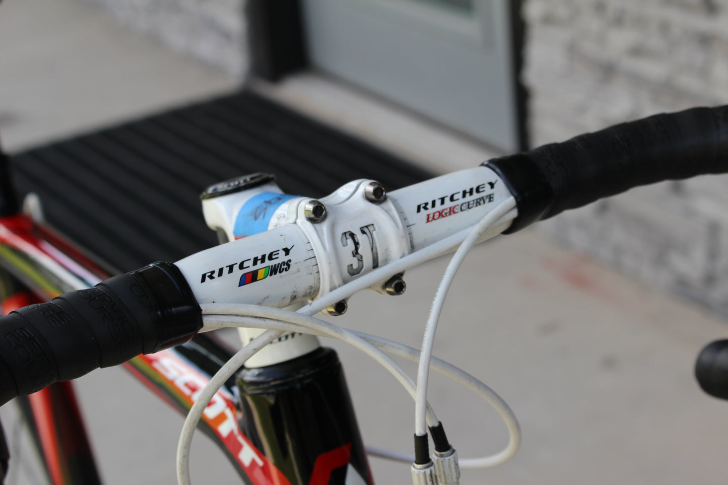 2011 Scott Addict R2- 15lbs- Ultegra