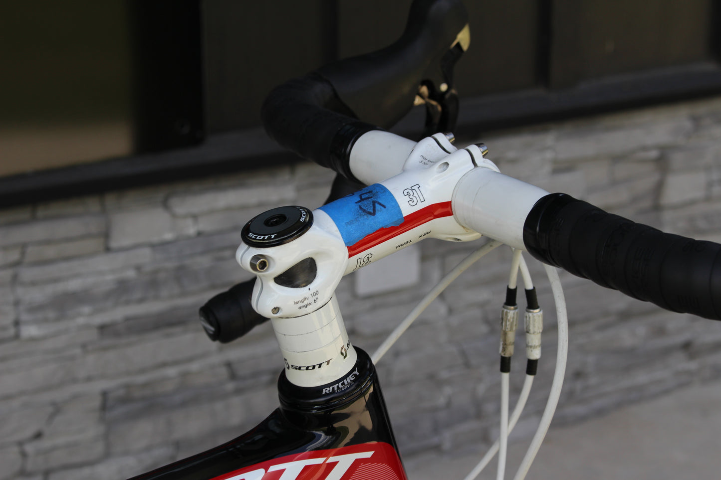 2011 Scott Addict R2- 15lbs- Ultegra