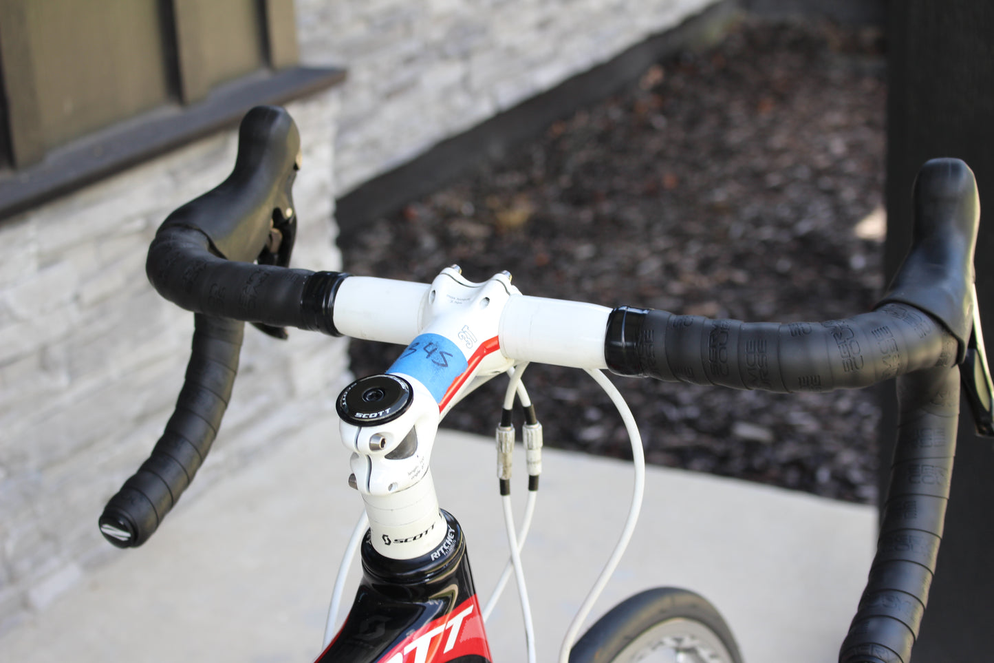 2011 Scott Addict R2- 15lbs- Ultegra