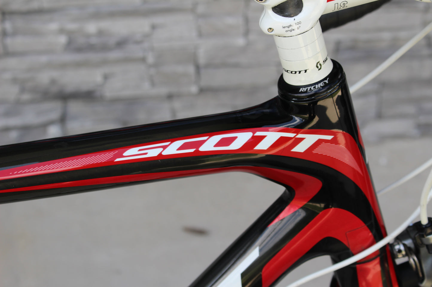 2011 Scott Addict R2- 15lbs- Ultegra