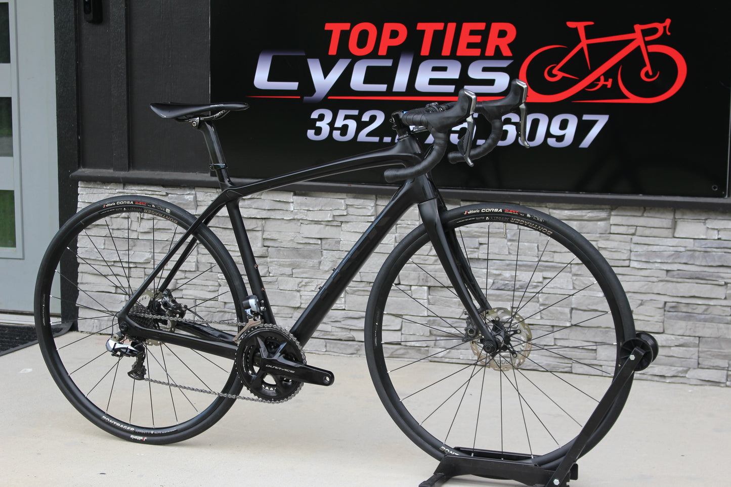 2015 Trek Domane 6.9 Disc- Dura-Ace Di2- 17lbs
