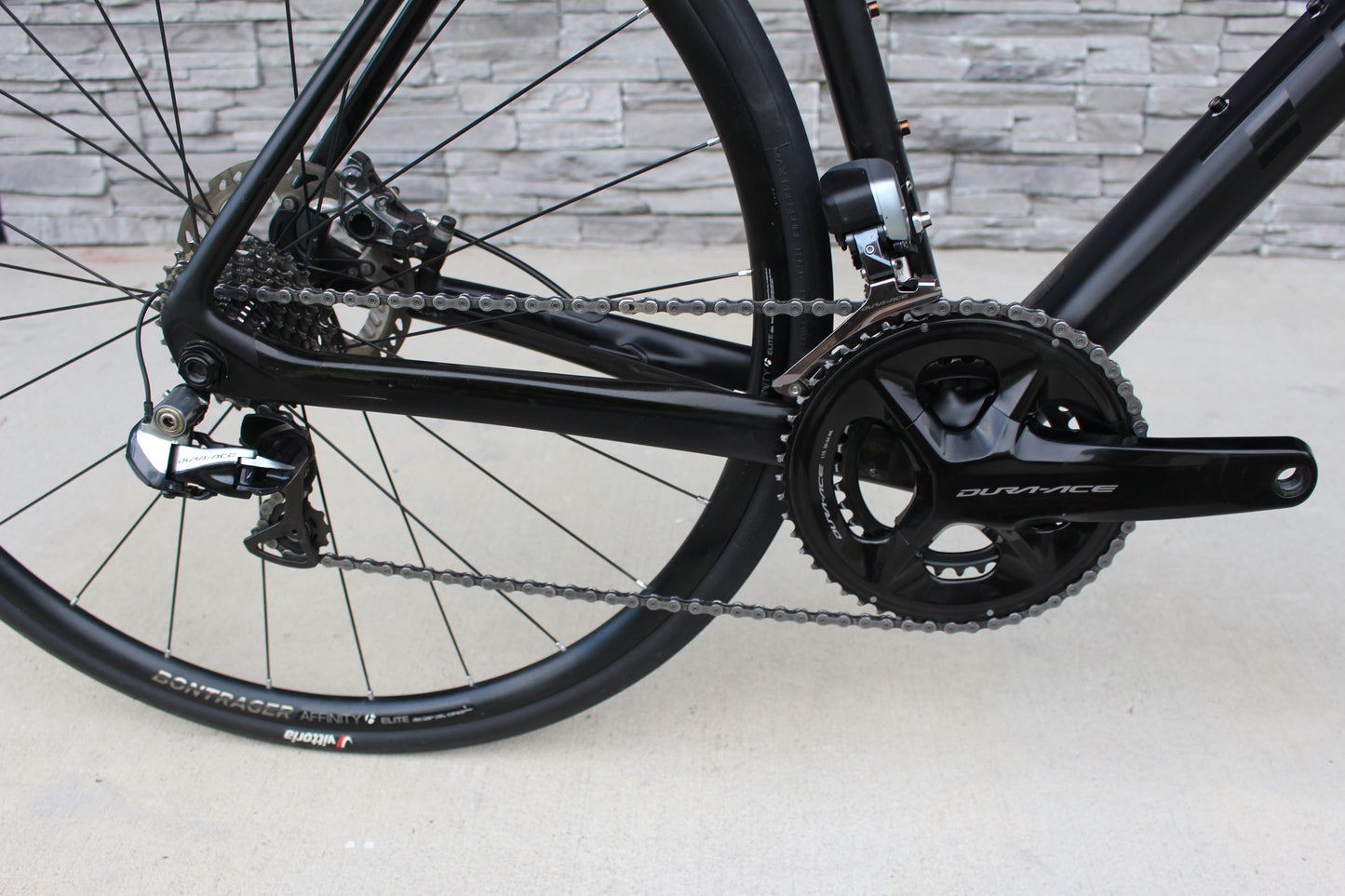 2015 Trek Domane 6.9 Disc- Dura-Ace Di2- 17lbs