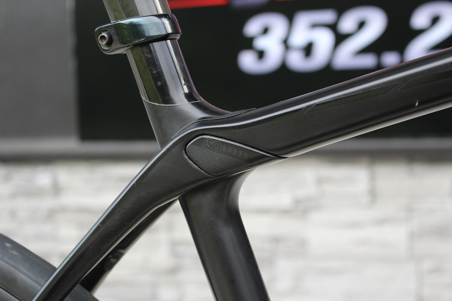 2015 Trek Domane 6.9 Disc- Dura-Ace Di2- 17lbs
