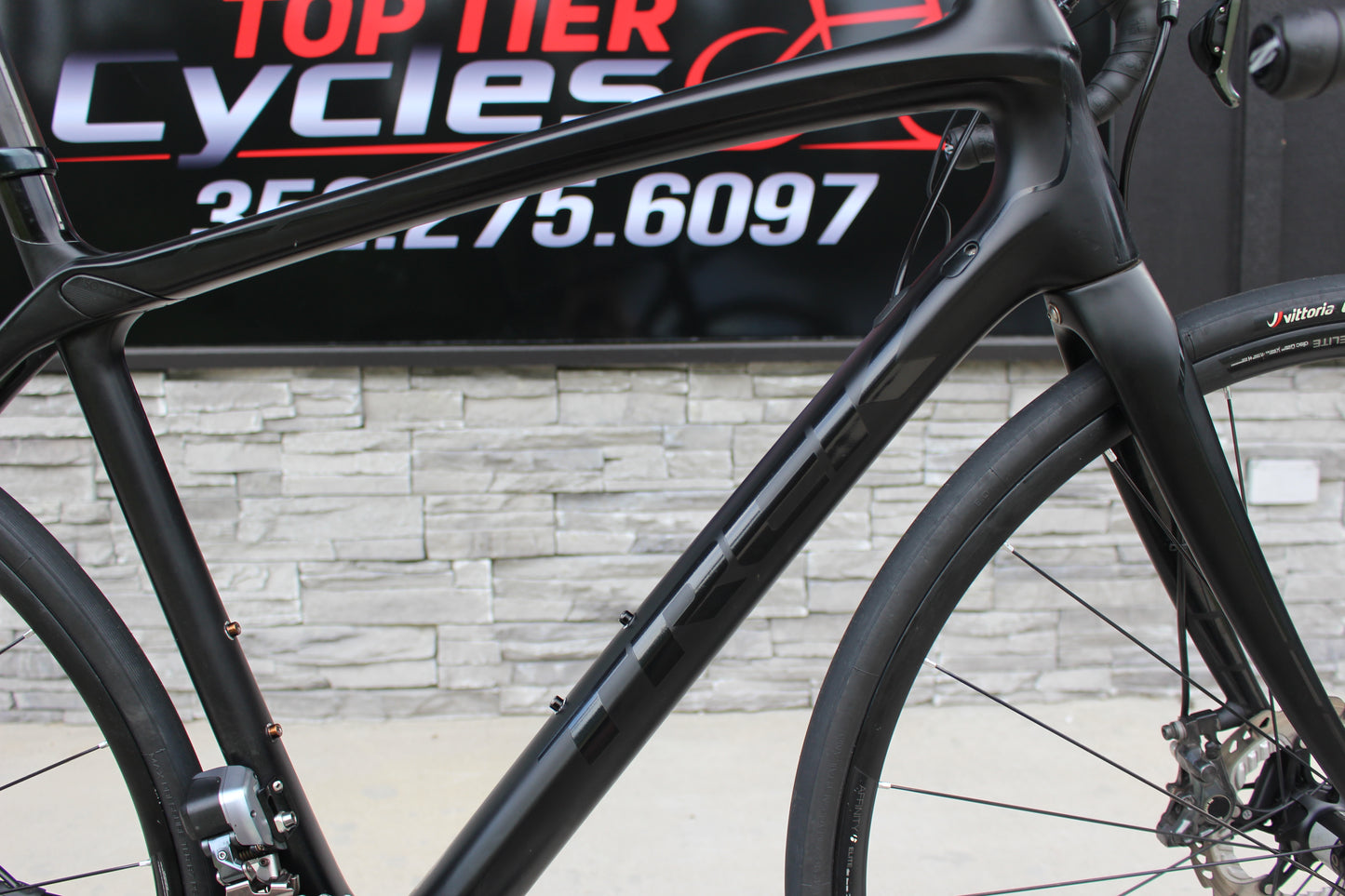 2015 Trek Domane 6.9 Disc- Dura-Ace Di2- 17lbs