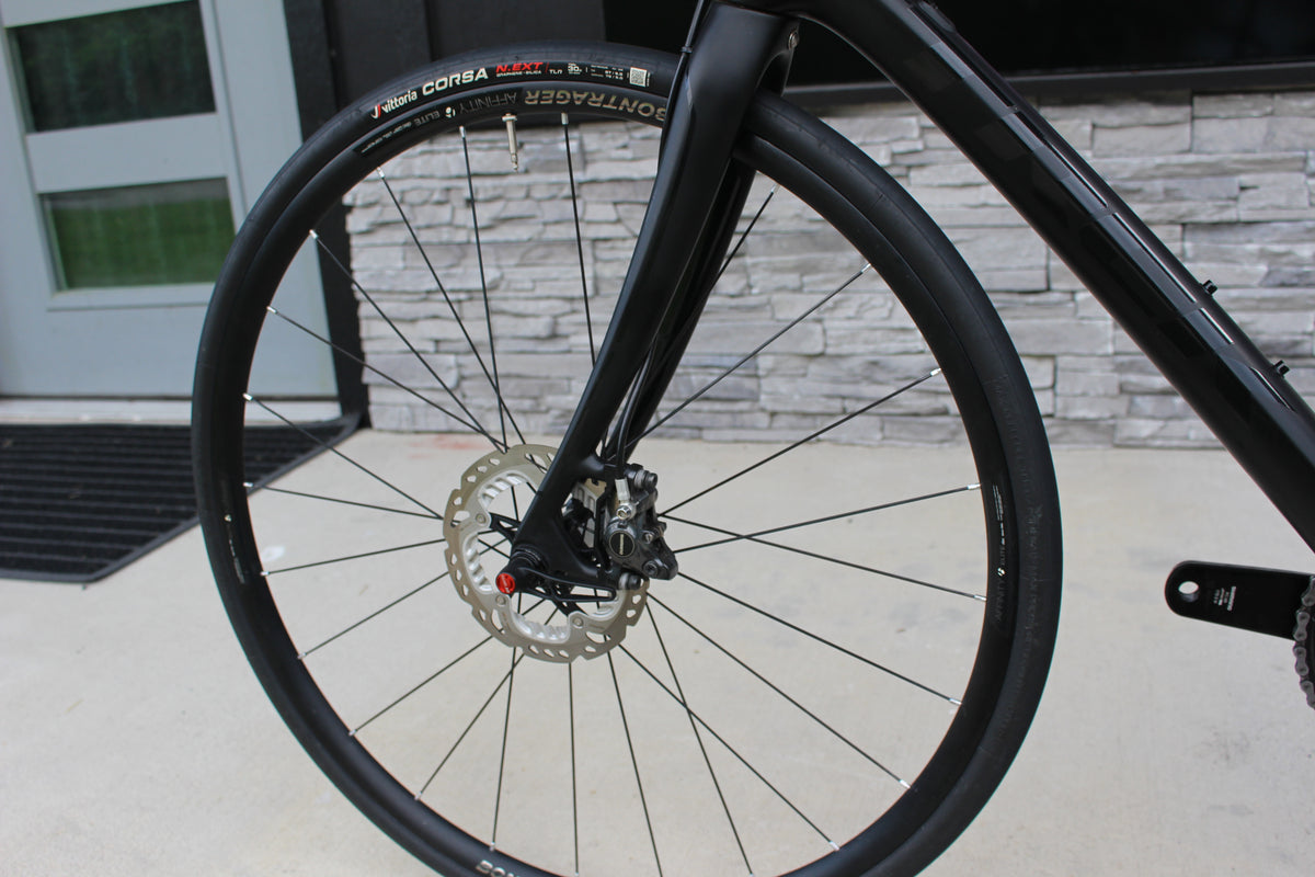 2015 Trek Domane 6.9 Disc- Dura-Ace Di2- 17lbs