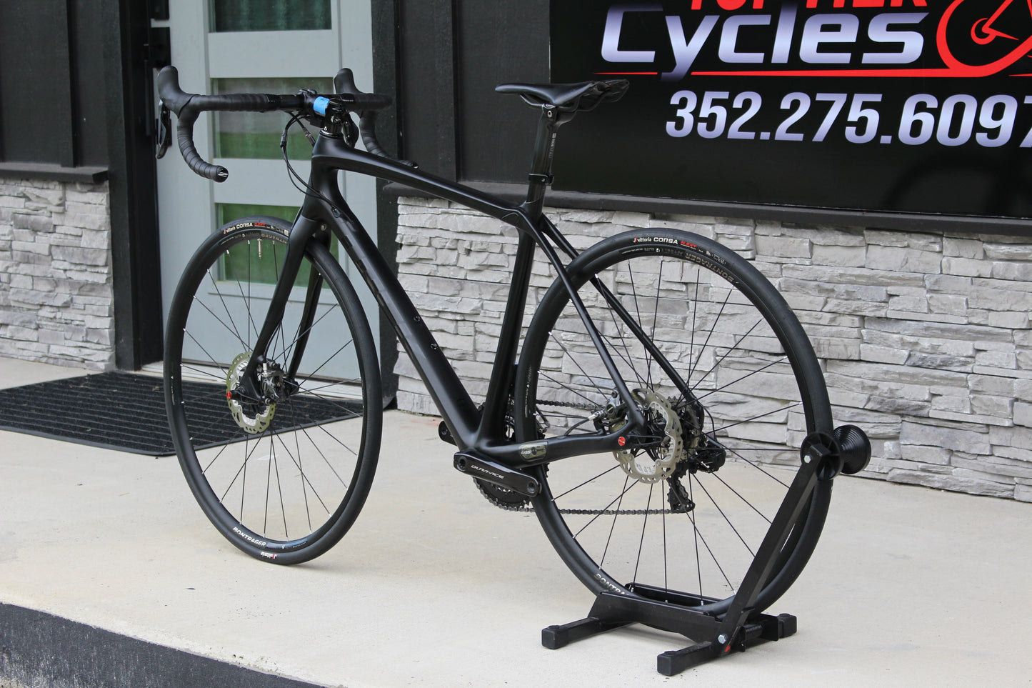 2015 Trek Domane 6.9 Disc- Dura-Ace Di2- 17lbs