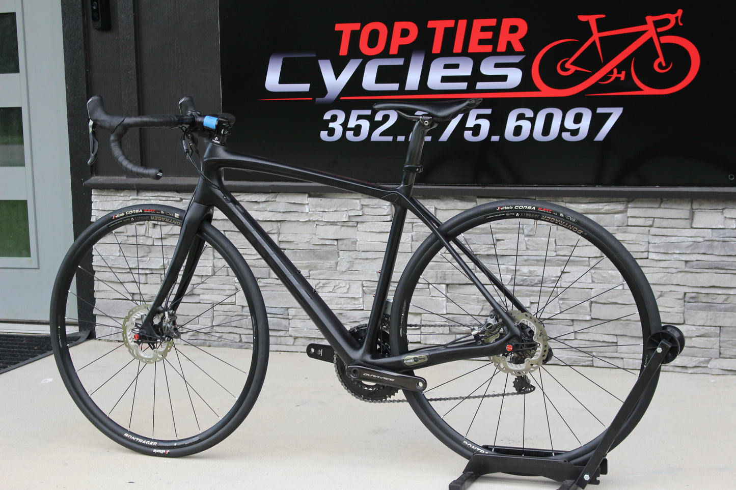 2015 Trek Domane 6.9 Disc- Dura-Ace Di2- 17lbs
