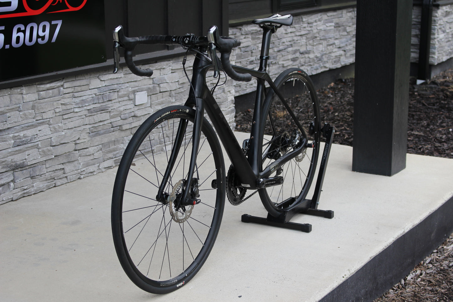 2015 Trek Domane 6.9 Disc- Dura-Ace Di2- 17lbs