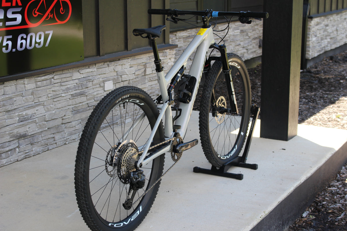 2026 Specialized Epic 8 Expert Di2 - 24lbs- NEW!
