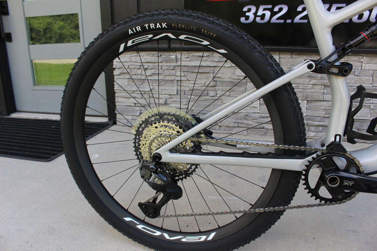2026 Specialized Epic 8 Expert Di2 - 24lbs- NEW!