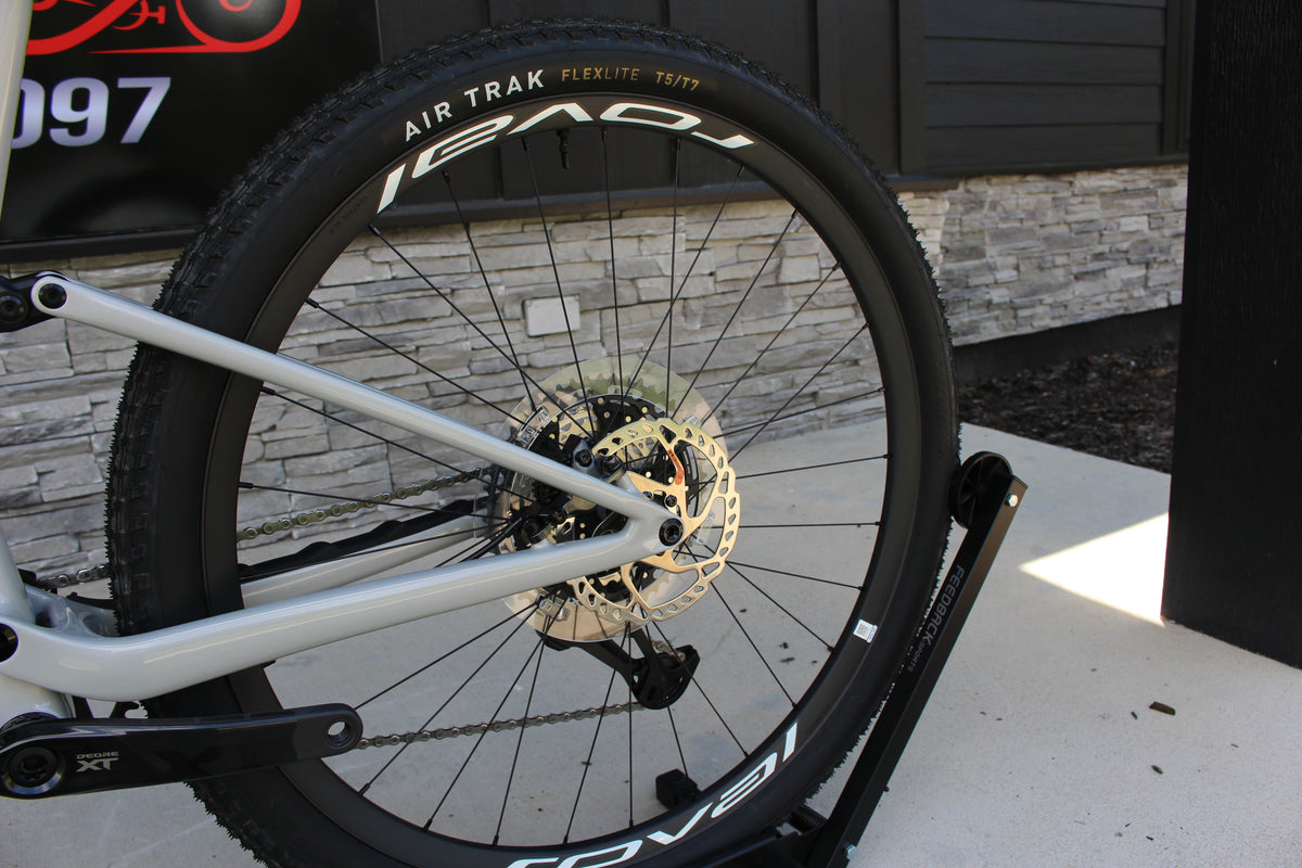 2026 Specialized Epic 8 Expert Di2 - 24lbs- NEW!