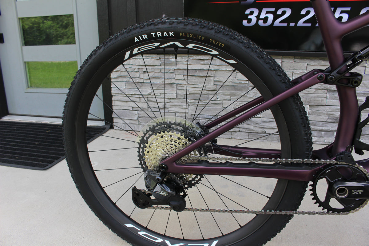 2026 Specialized Epic 8 Expert Di2 - 24lbs- NEW!
