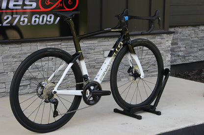 2025 Pinarello F7- Ultegra Di2- Disc- BRAND NEW!