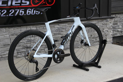2026 BMC Teammachine R01 Aero- Di2- 17lbs- NEW!