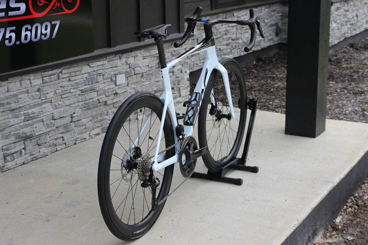 2026 BMC Teammachine R01 Aero- Di2- 17lbs- NEW!