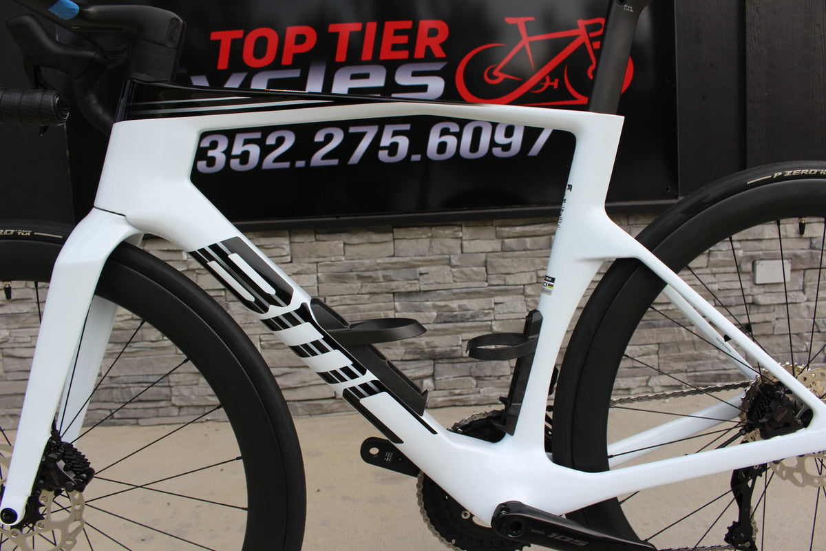 2026 BMC Teammachine R01 Aero- Di2- 17lbs- NEW!