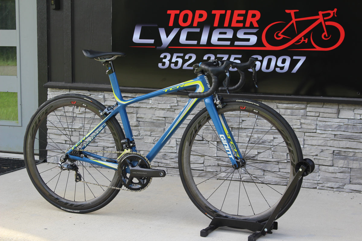 2017 Giant TCR Advanced SL Di2- 16lbs- ZIPP's!