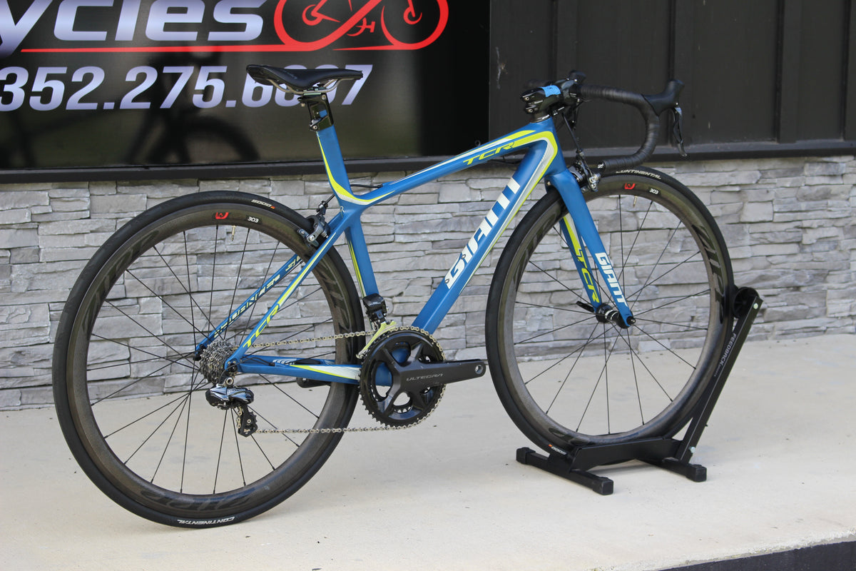 2017 Giant TCR Advanced SL Di2- 16lbs- ZIPP's!
