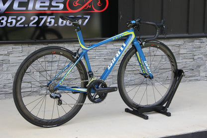 2017 Giant TCR Advanced SL Di2- 16lbs- ZIPP's!