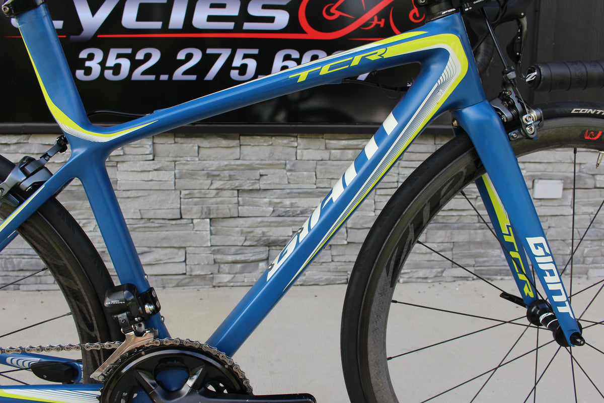 2017 Giant TCR Advanced SL Di2- 16lbs- ZIPP's!