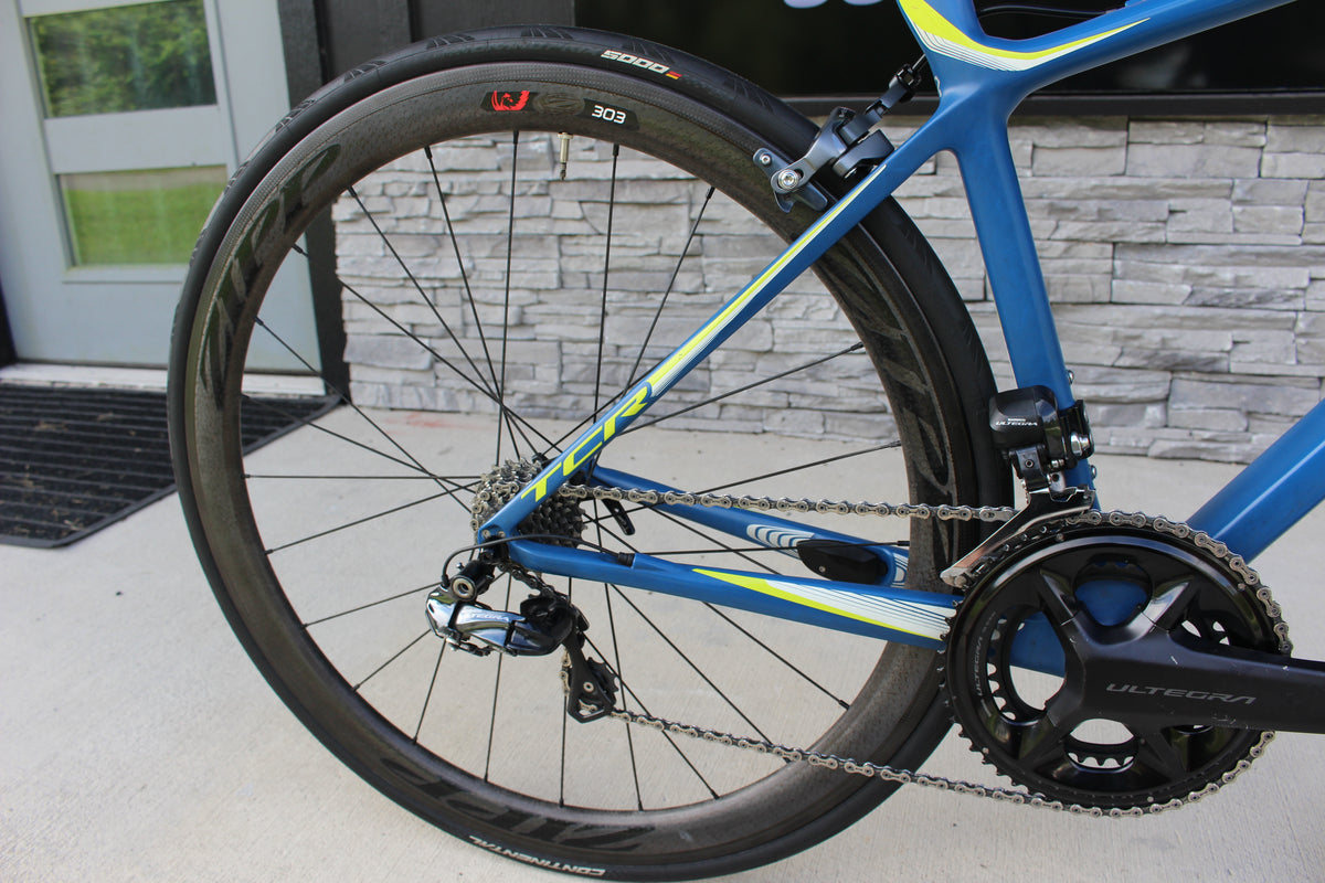 2017 Giant TCR Advanced SL Di2- 16lbs- ZIPP's!