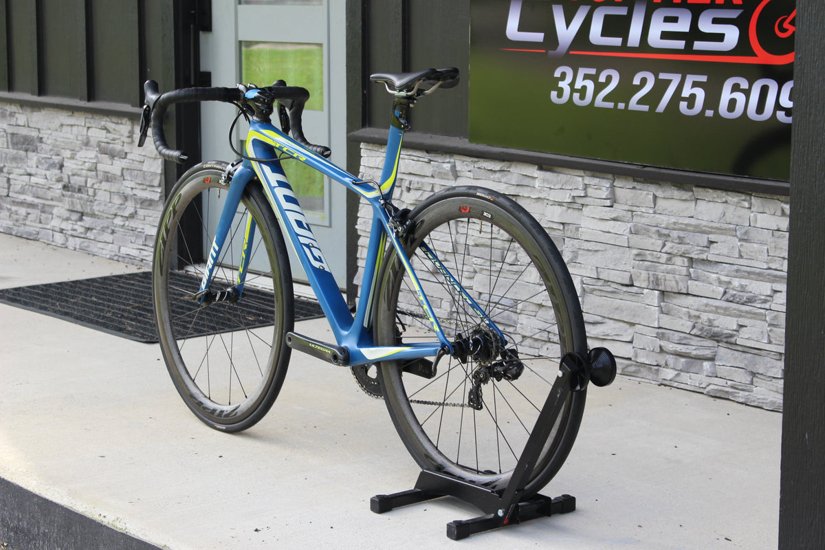 2017 Giant TCR Advanced SL Di2- 16lbs- ZIPP's!