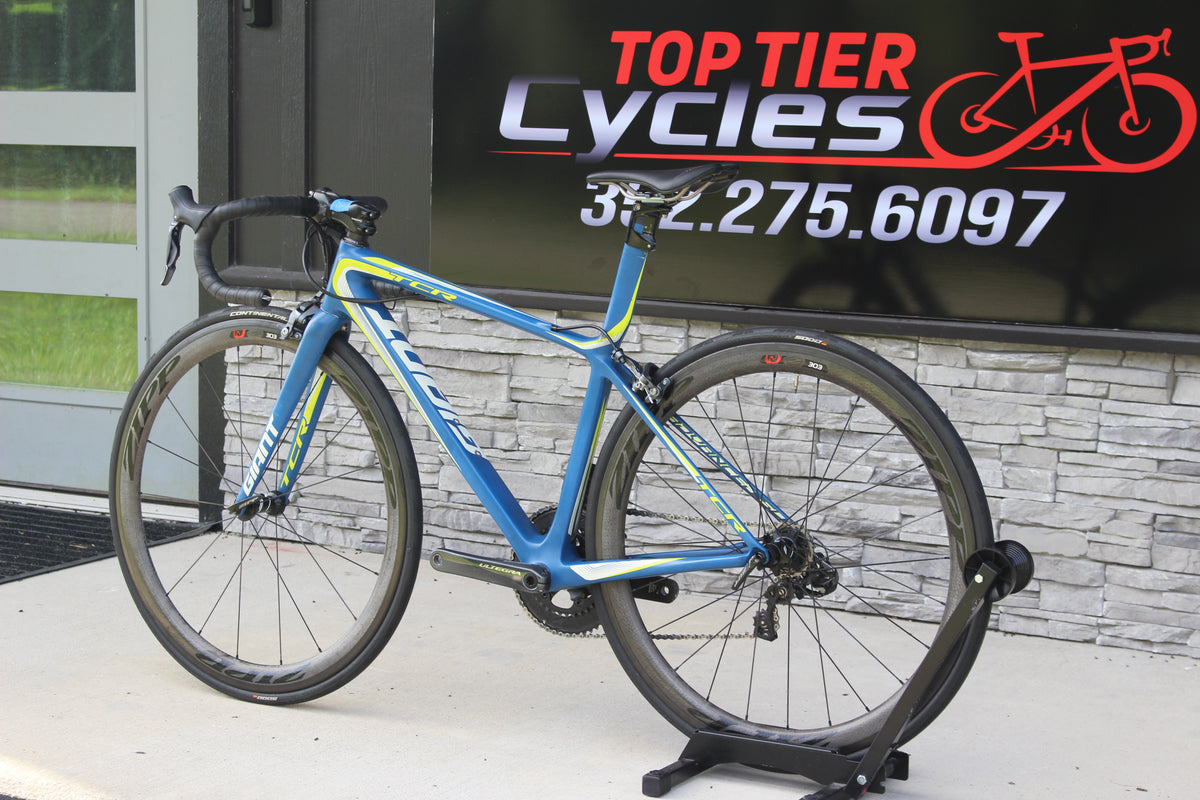2017 Giant TCR Advanced SL Di2- 16lbs- ZIPP's!