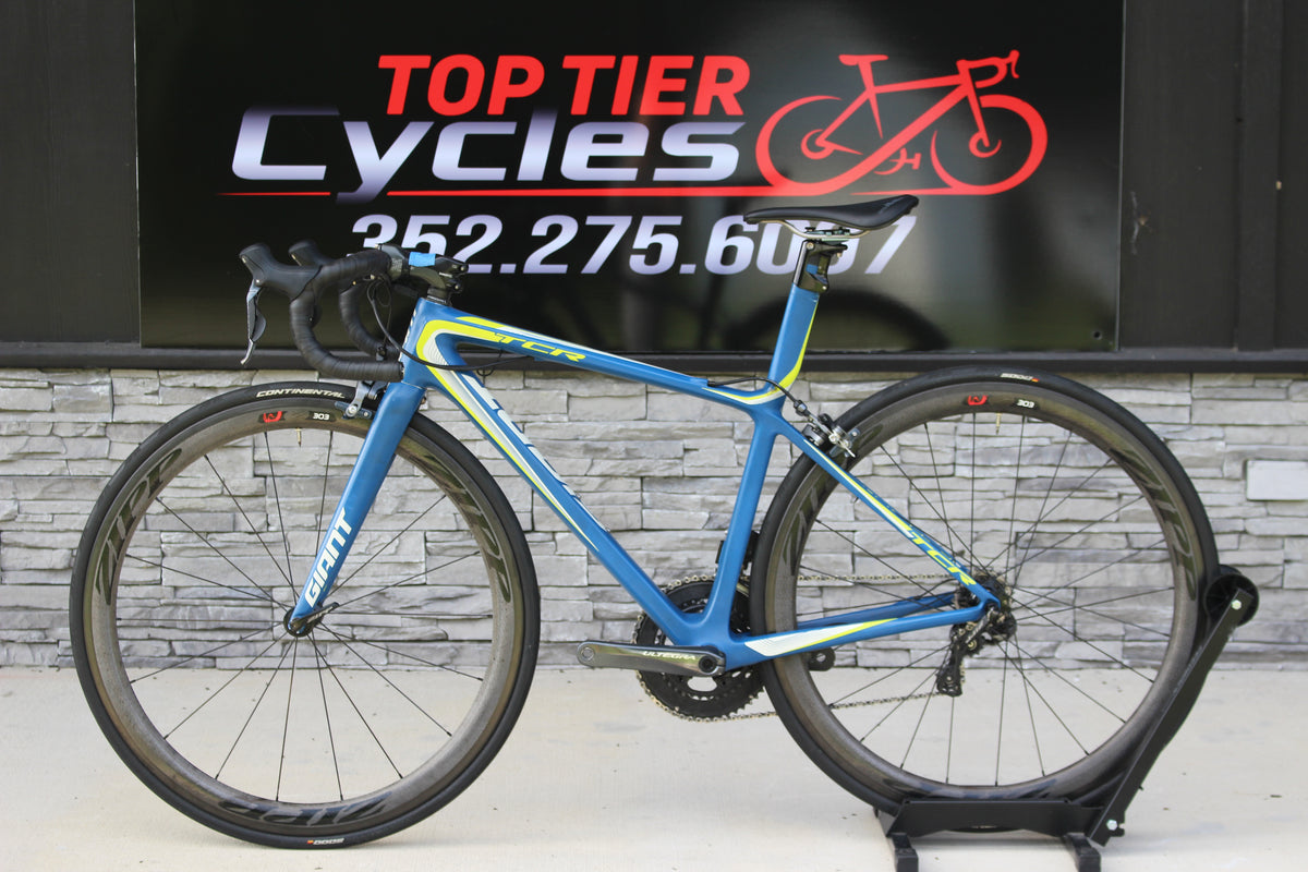 2017 Giant TCR Advanced SL Di2- 16lbs- ZIPP's!
