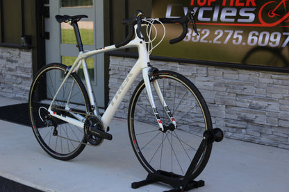 2016 Trek Domane 5.2 - Carbon/Comfort! - 17lbs