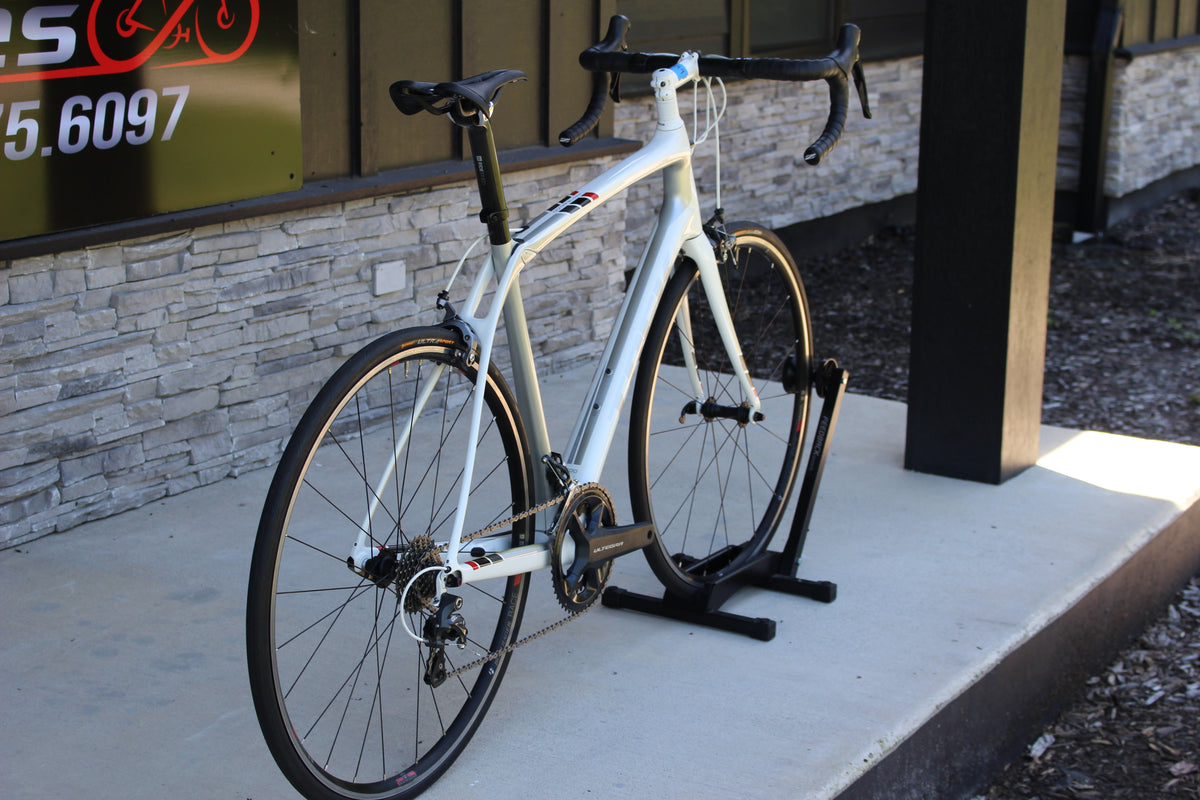 2016 Trek Domane 5.2 - Carbon/Comfort! - 17lbs