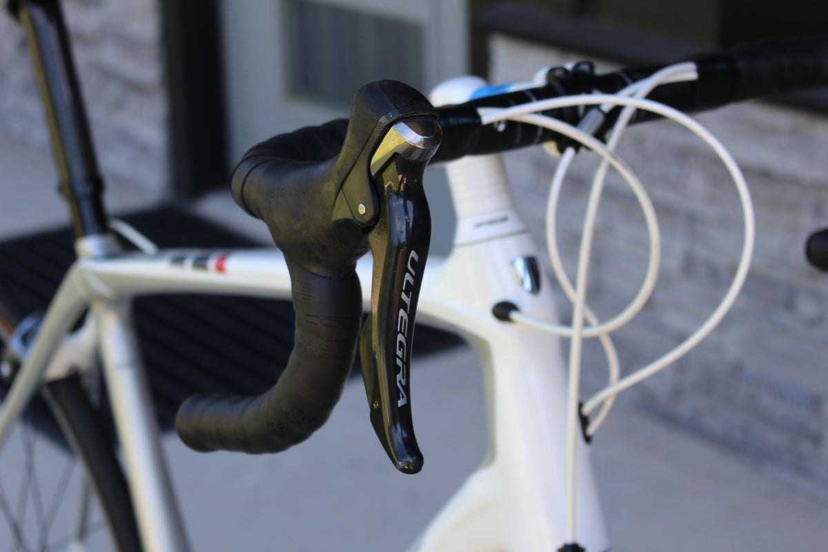 2016 Trek Domane 5.2 - Carbon/Comfort! - 17lbs
