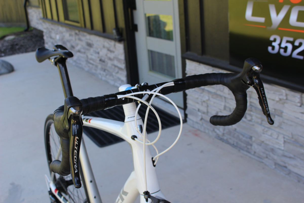 2016 Trek Domane 5.2 - Carbon/Comfort! - 17lbs