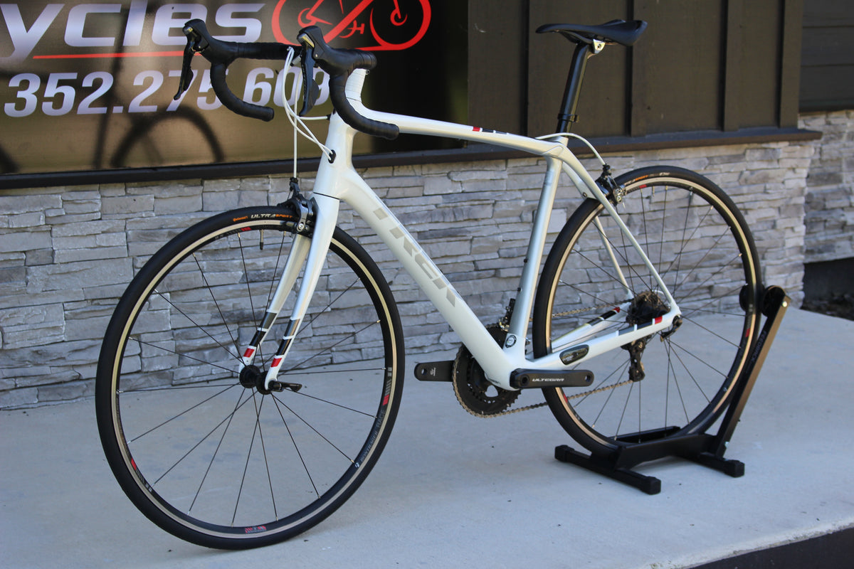 2016 Trek Domane 5.2 - Carbon/Comfort! - 17lbs