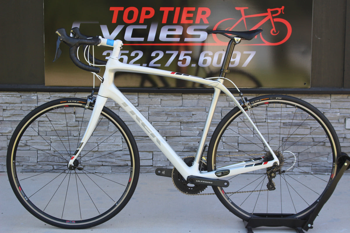 2016 Trek Domane 5.2 - Carbon/Comfort! - 17lbs