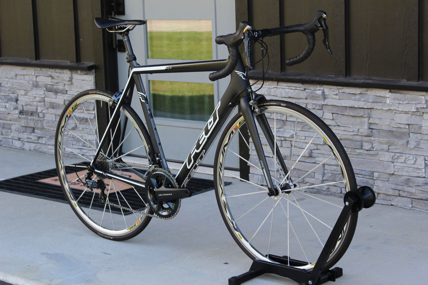 2014 Felt FC - Full Carbon Road- Ultegra- 16lbs