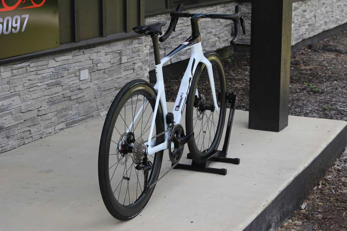 2026 BMC Teammachine R01 Aero- Di2- 17lbs- NEW!