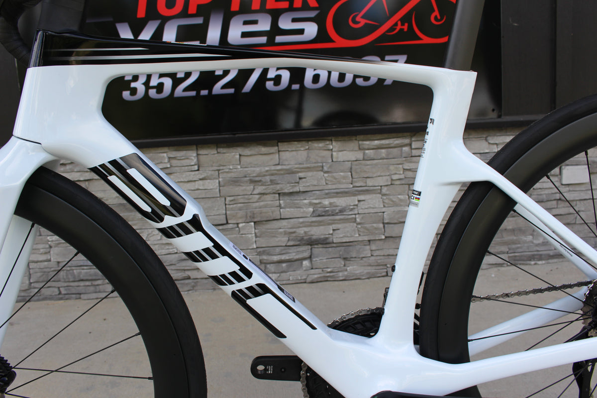2026 BMC Teammachine R01 Aero- Di2- 17lbs- NEW!