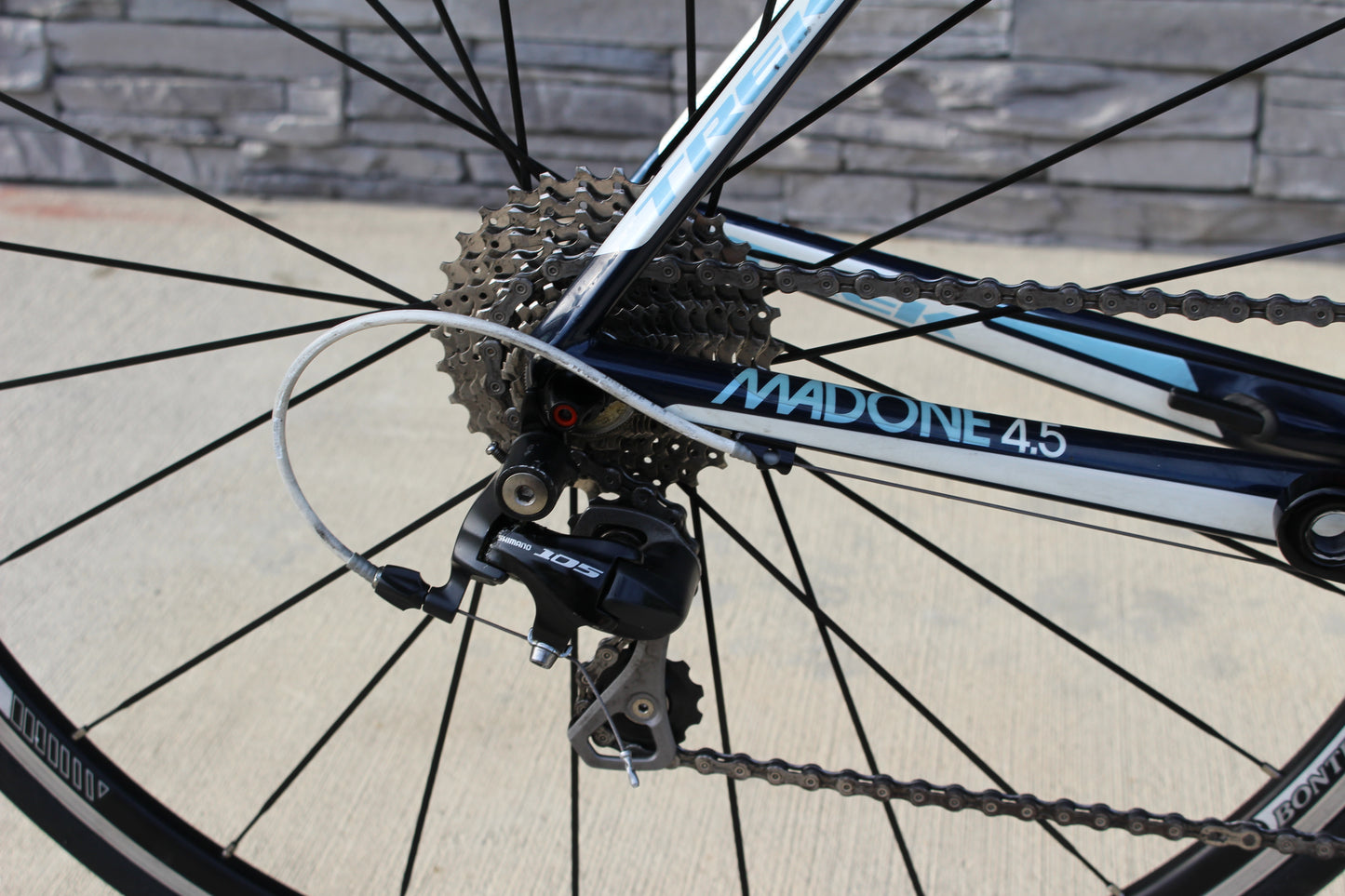 2012 Trek Madone 4.5 - Full Carbon - Shimano 105 - 18 lbs!