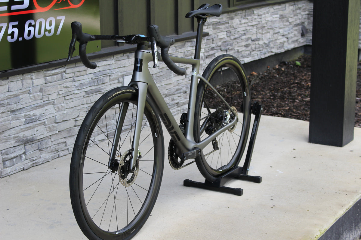 2025 Enve Melee V1- Red AXS- Enve Wheels- 16lbs