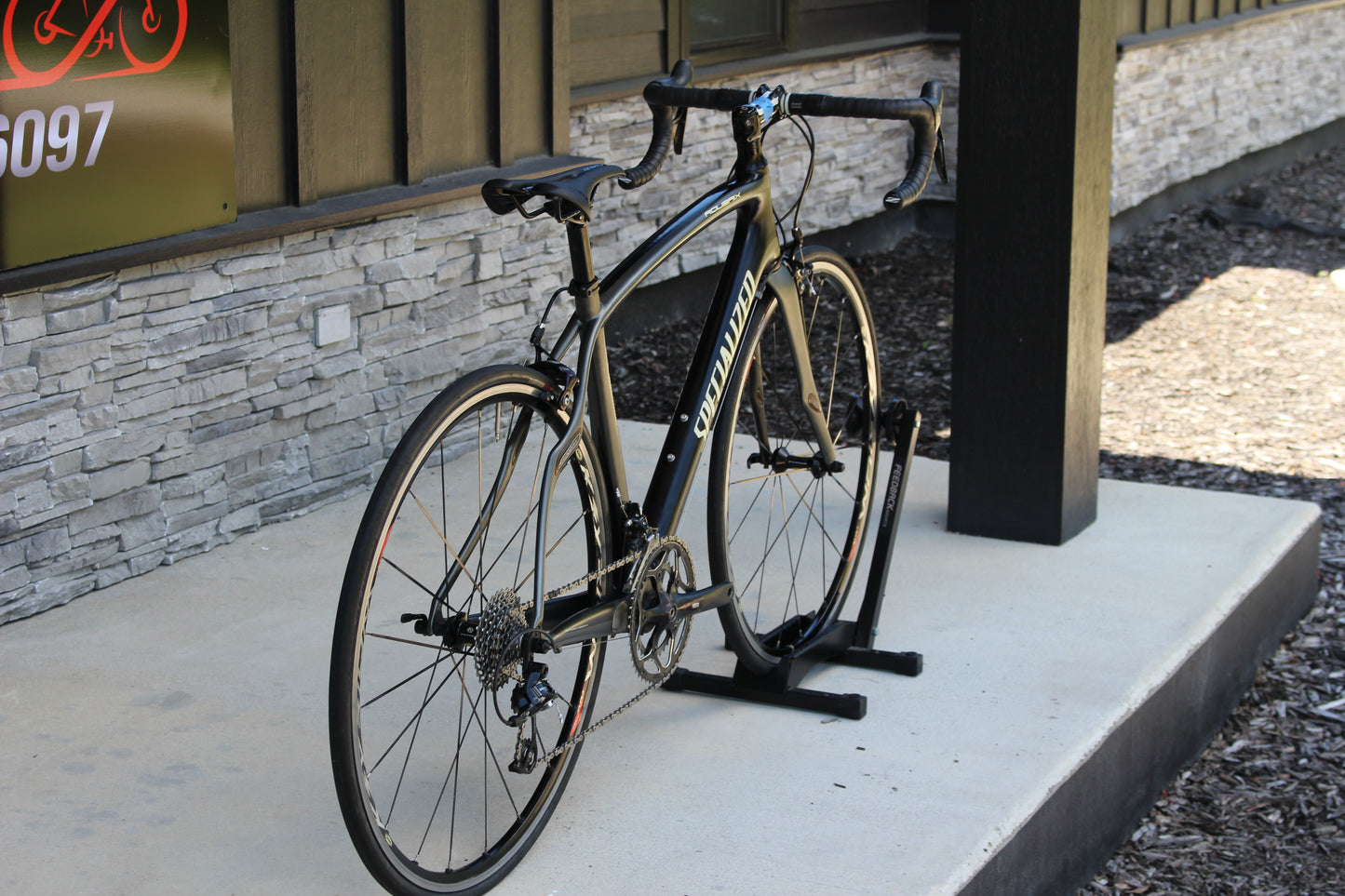 2012 Specialized Roubaix- Full Carbon- 18lbs- Race wheels